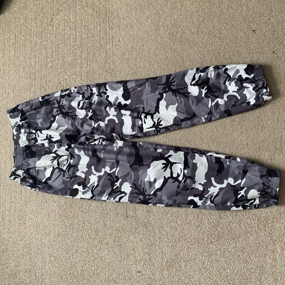 SHEIN black and white camo pants. Size small